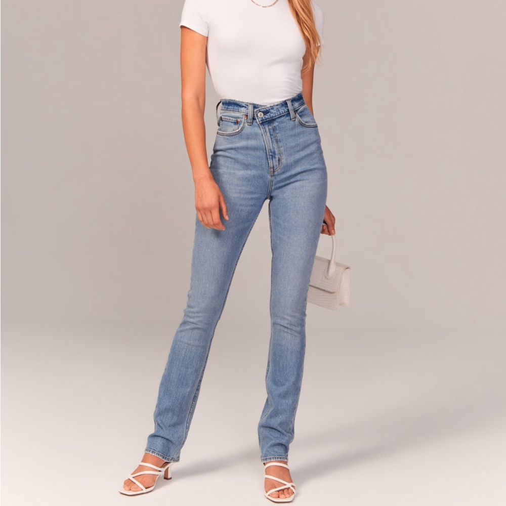Abercrombie & Fitch Ultra High Rise 90s Slim Straight Jean 8 Short Curve Love